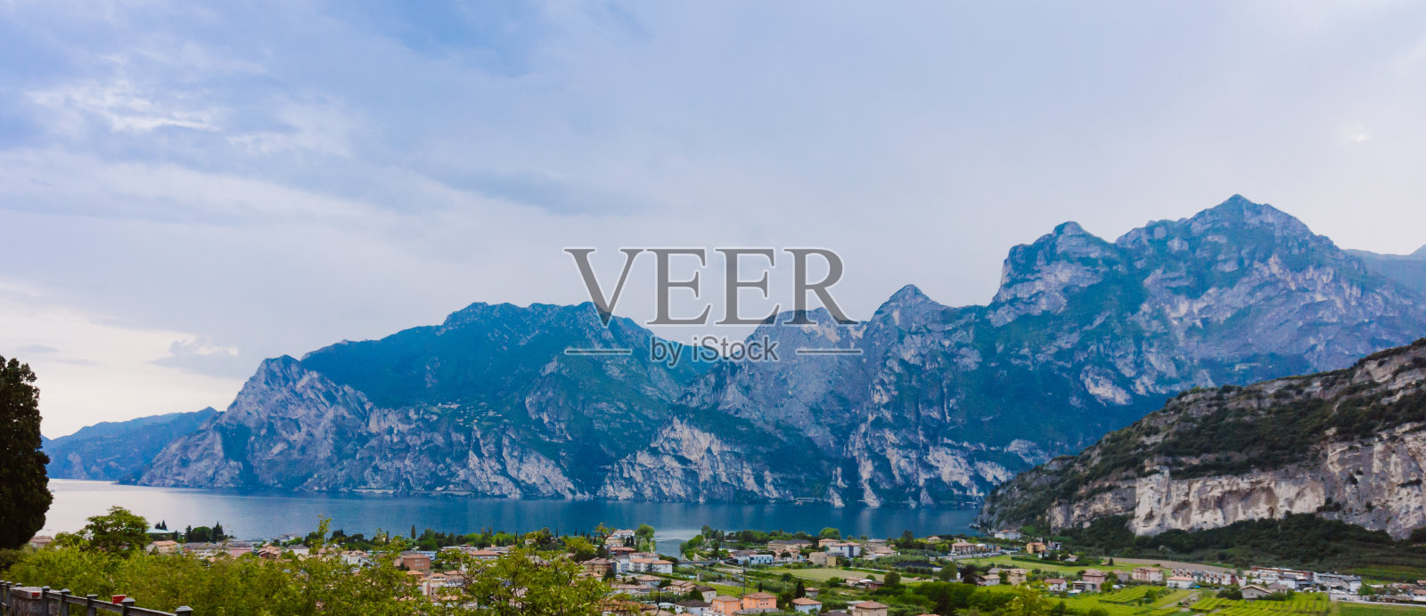 加尔达河。意大利照片摄影图片