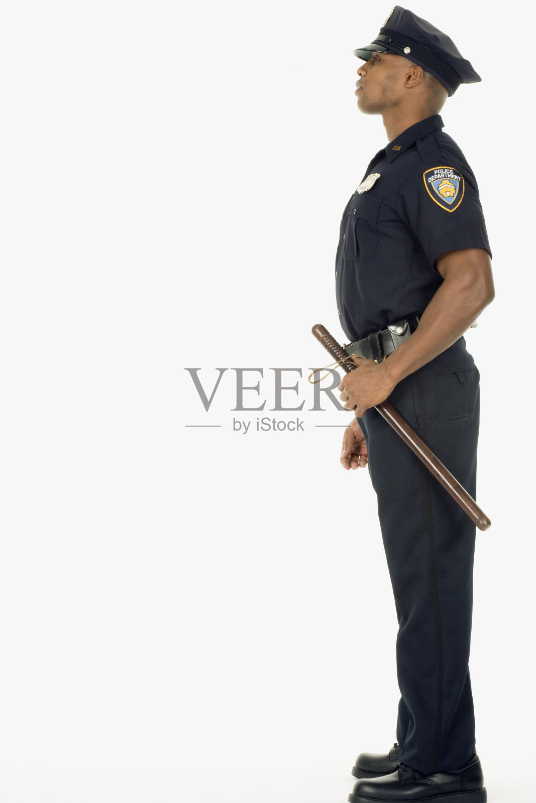 摄影棚拍摄的非洲男警官照片摄影图片