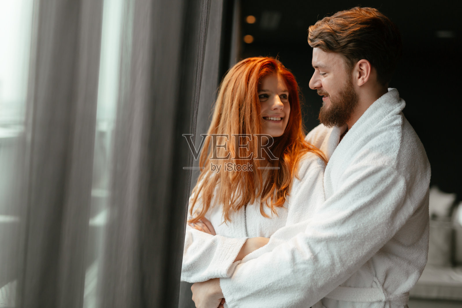 情侣享受健康周末照片摄影图片