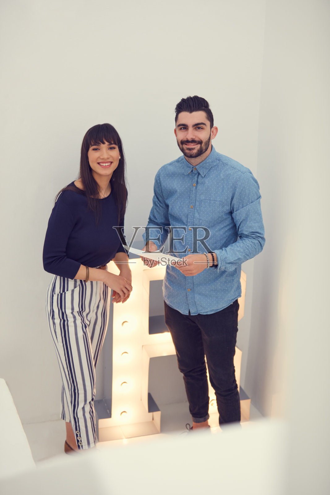 我们以团队的形式处理文书工作照片摄影图片