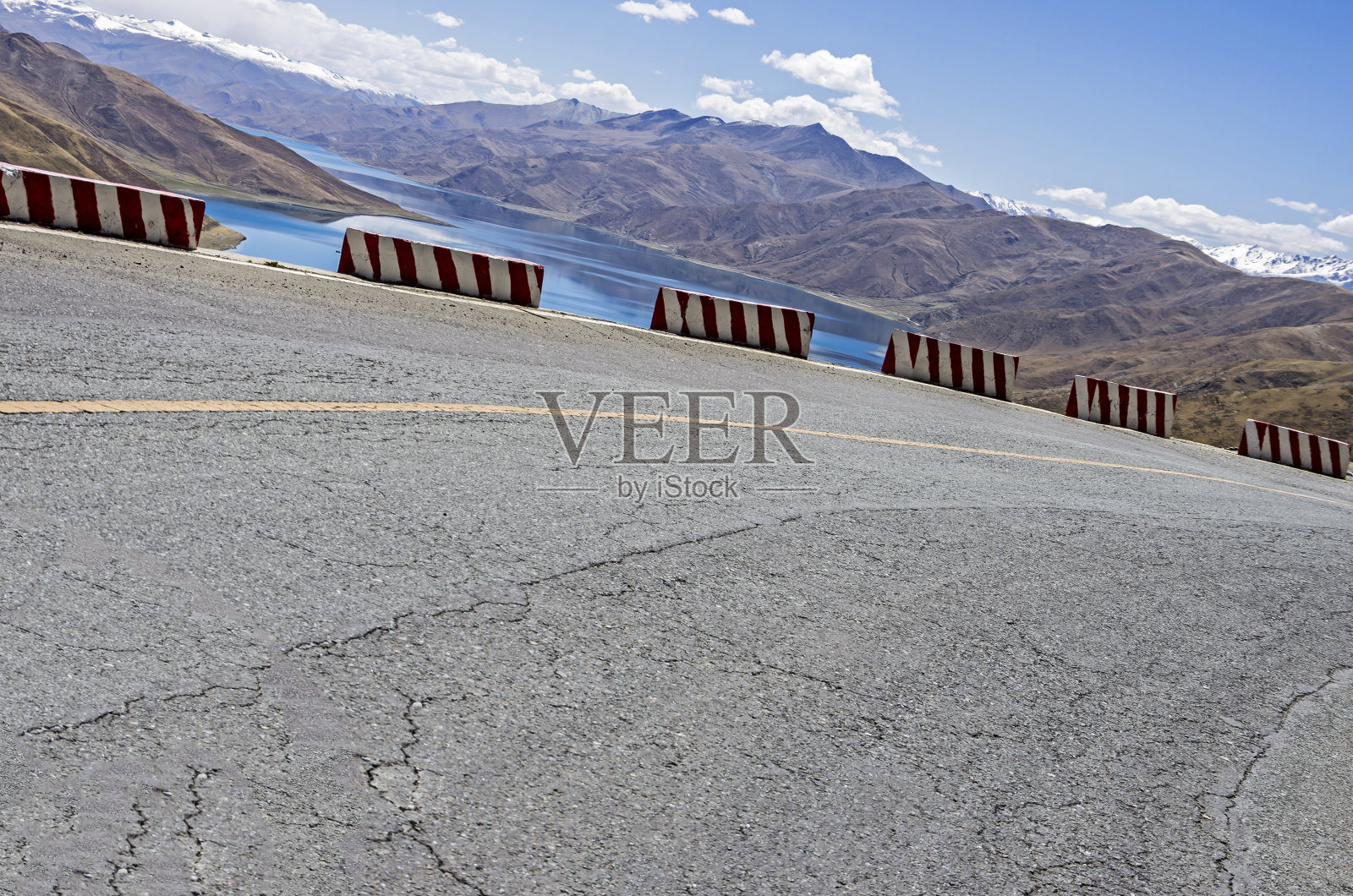 从拱门风景车道观看照片摄影图片