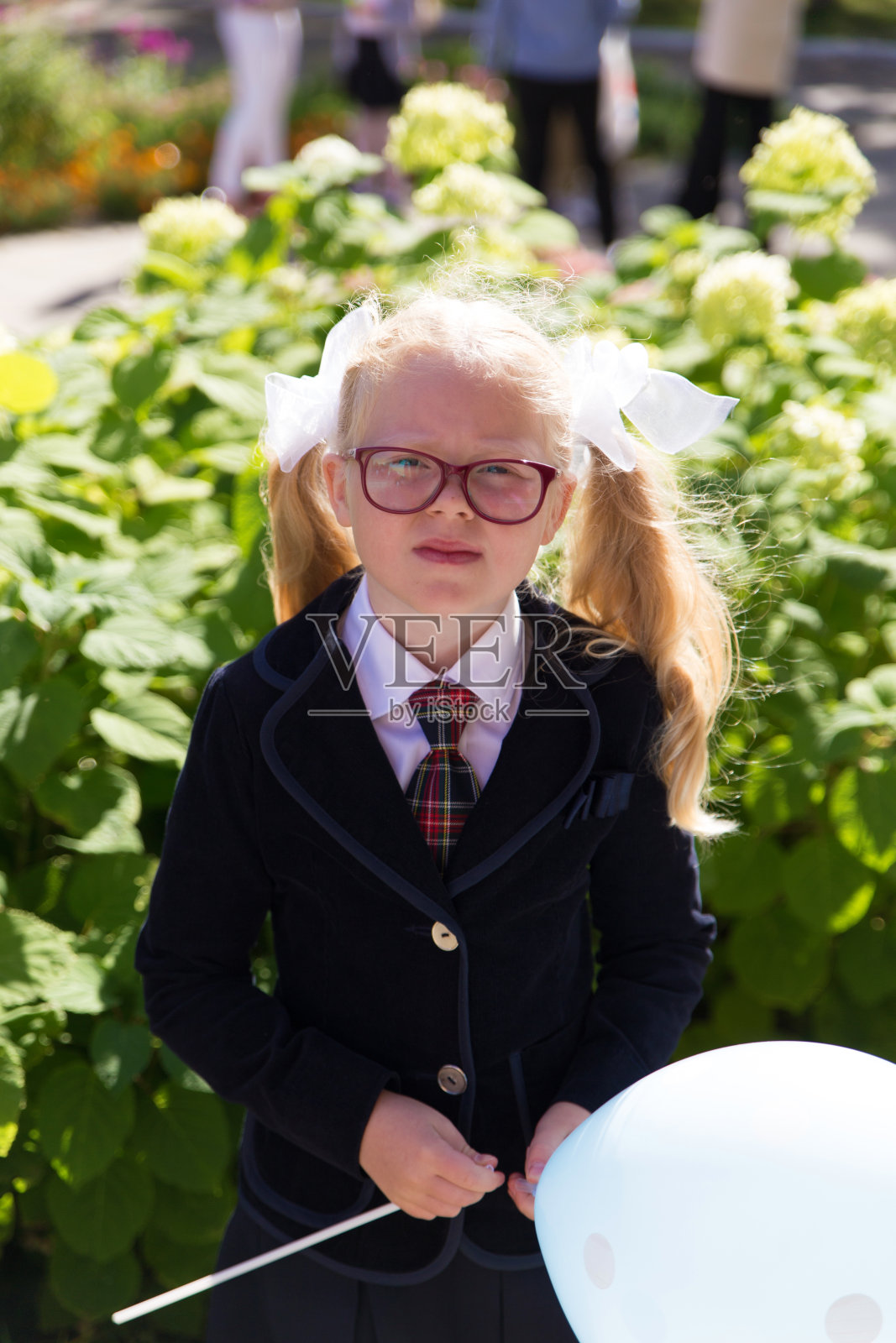 俄罗斯的学校教育。一年级学生上学的第一天照片摄影图片