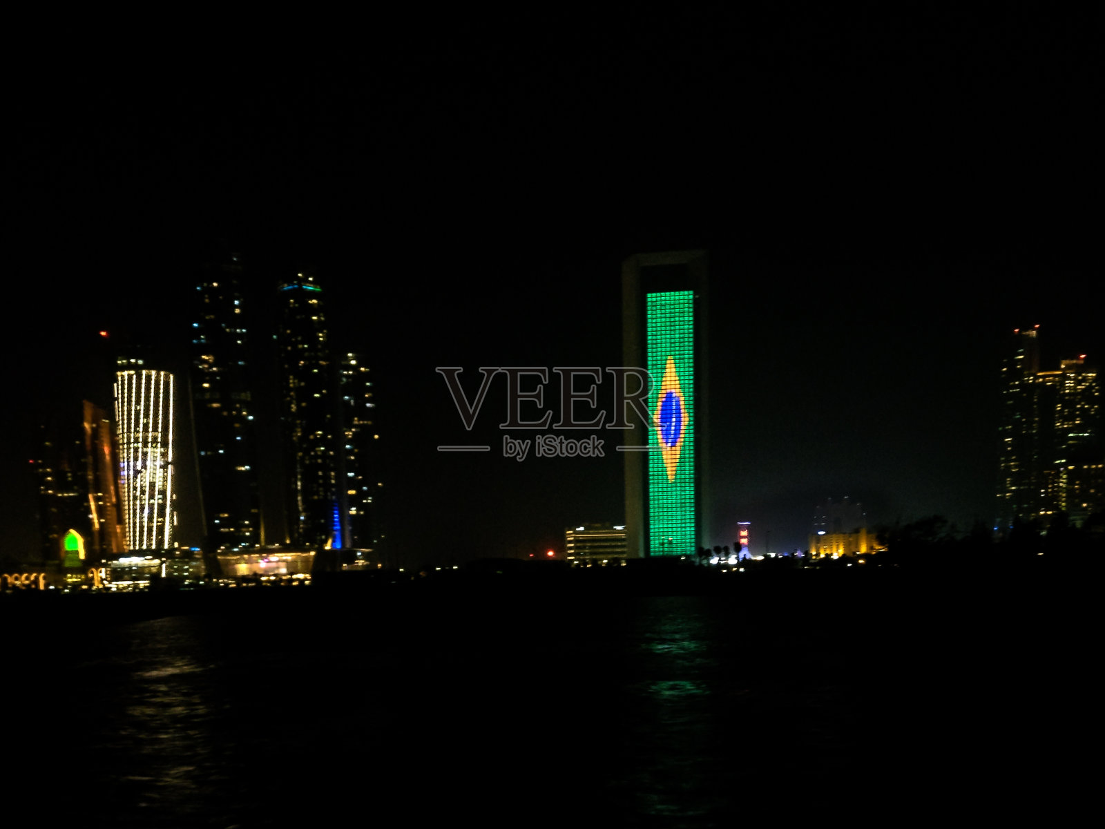 展示巴西国旗庆祝巴西——夜景城市照片摄影图片