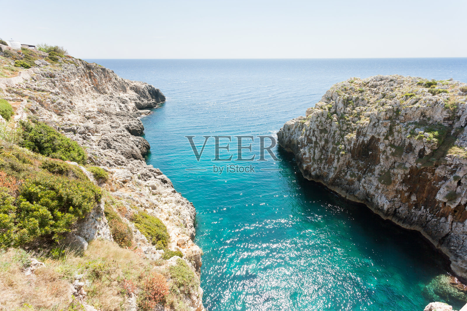 阿普利亚，留卡，乔洛石窟-站在乔洛石窟，望向地平线照片摄影图片