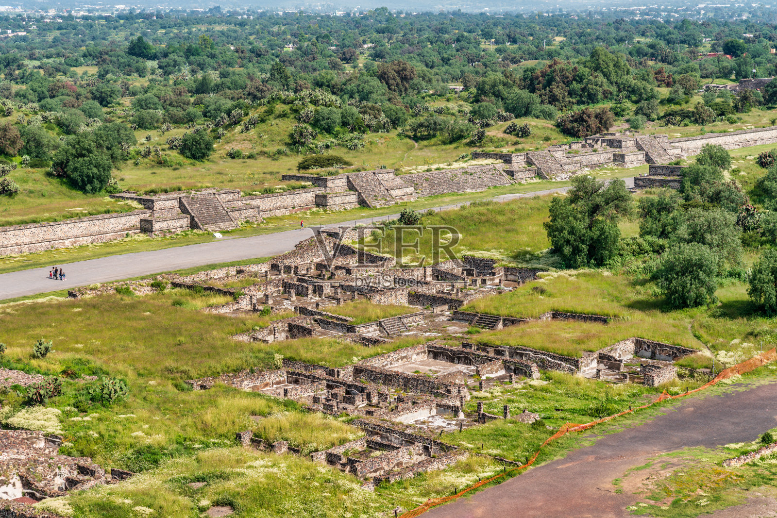 古老的特奥蒂瓦坎金字塔和墨西哥城的废墟照片摄影图片