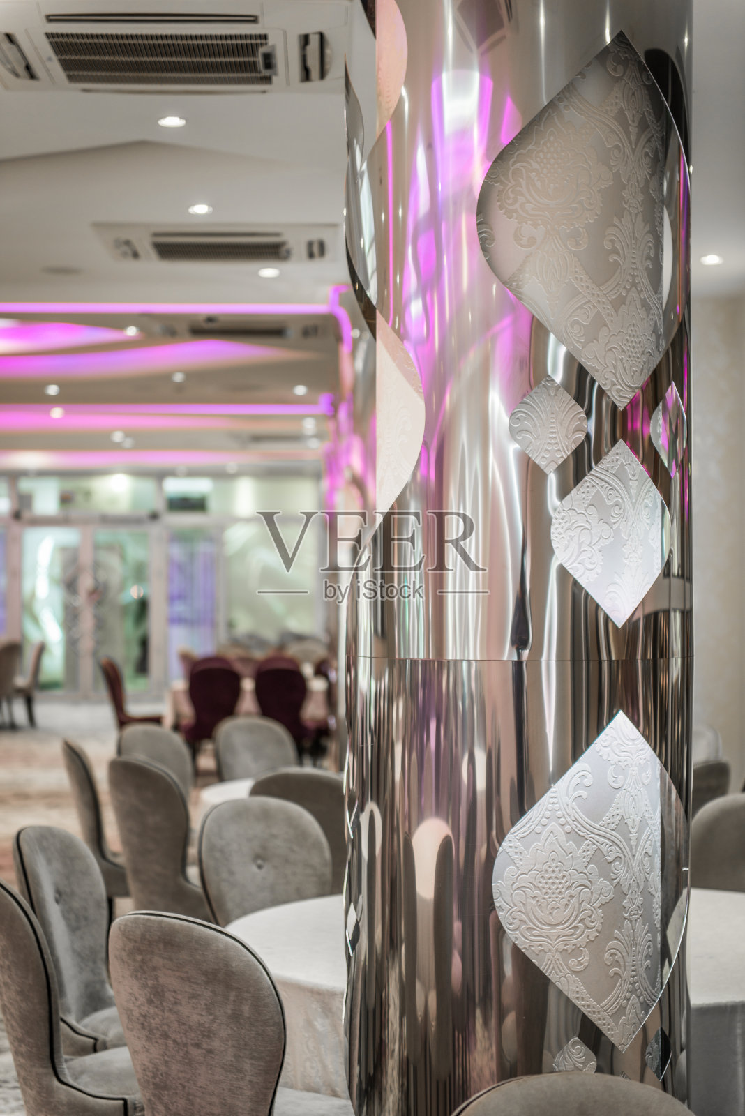 用于餐厅内部装饰的灯柱照片摄影图片