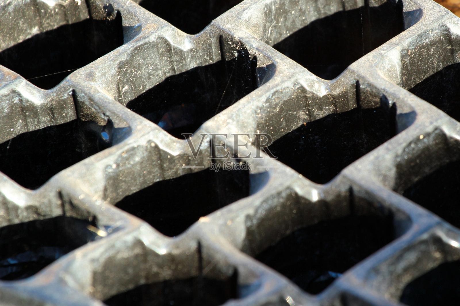空的塑料花盆和播种容器照片摄影图片
