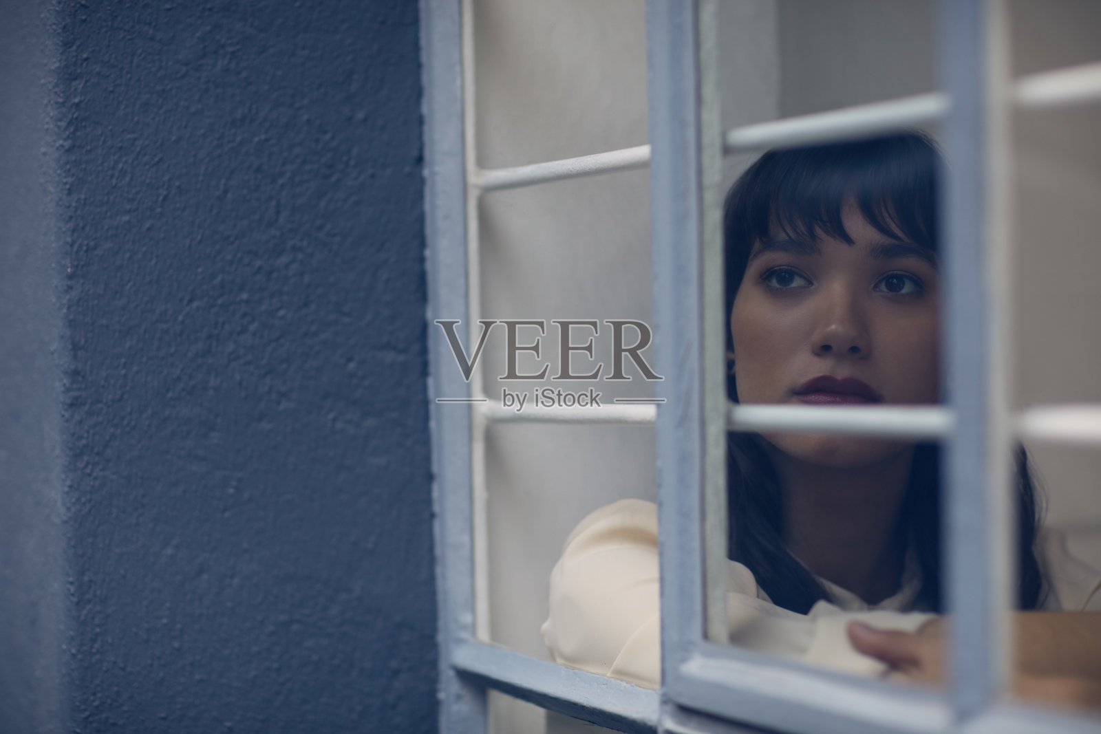 坚强面对困难的日子照片摄影图片