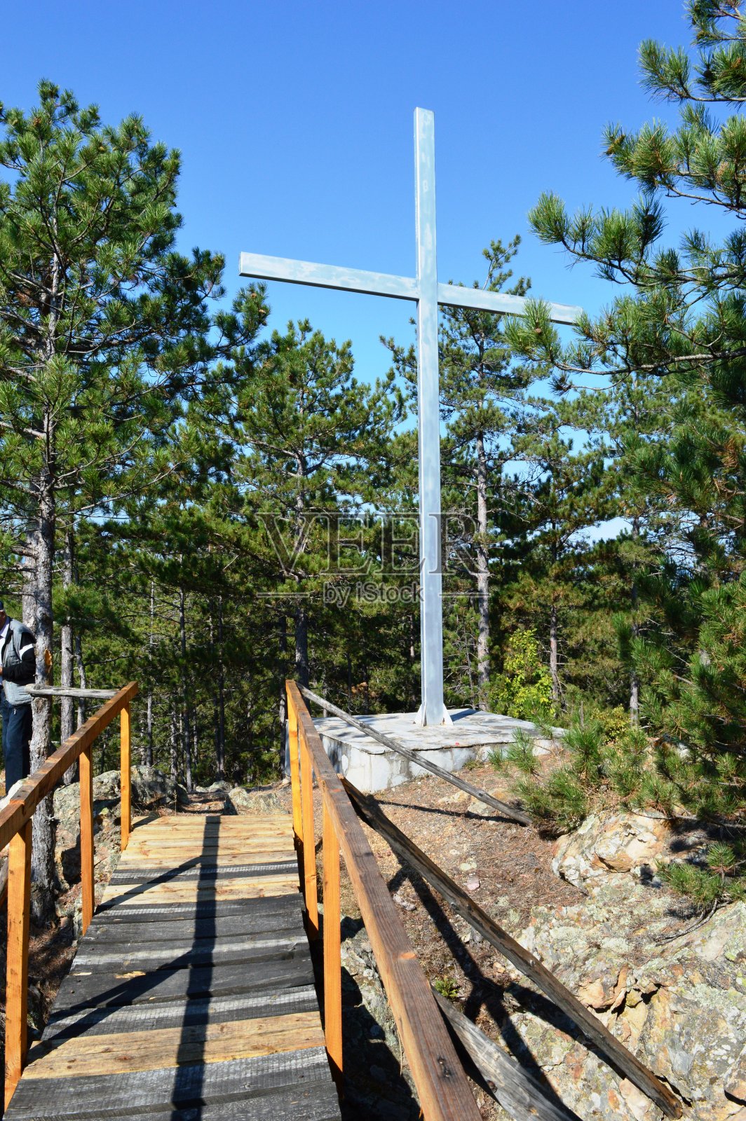 十字，在山顶上照片摄影图片