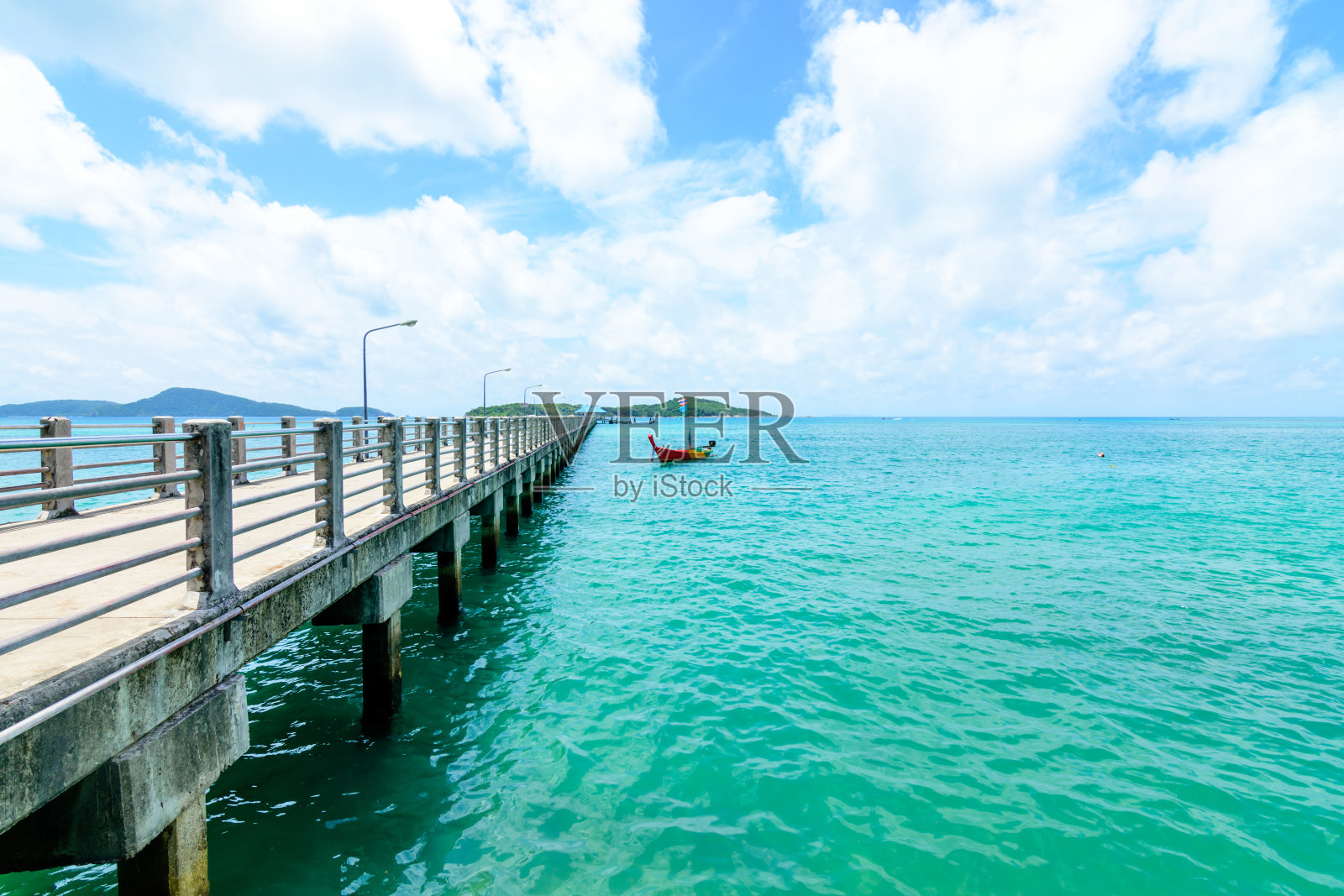 海滩上美丽的波浪照片摄影图片