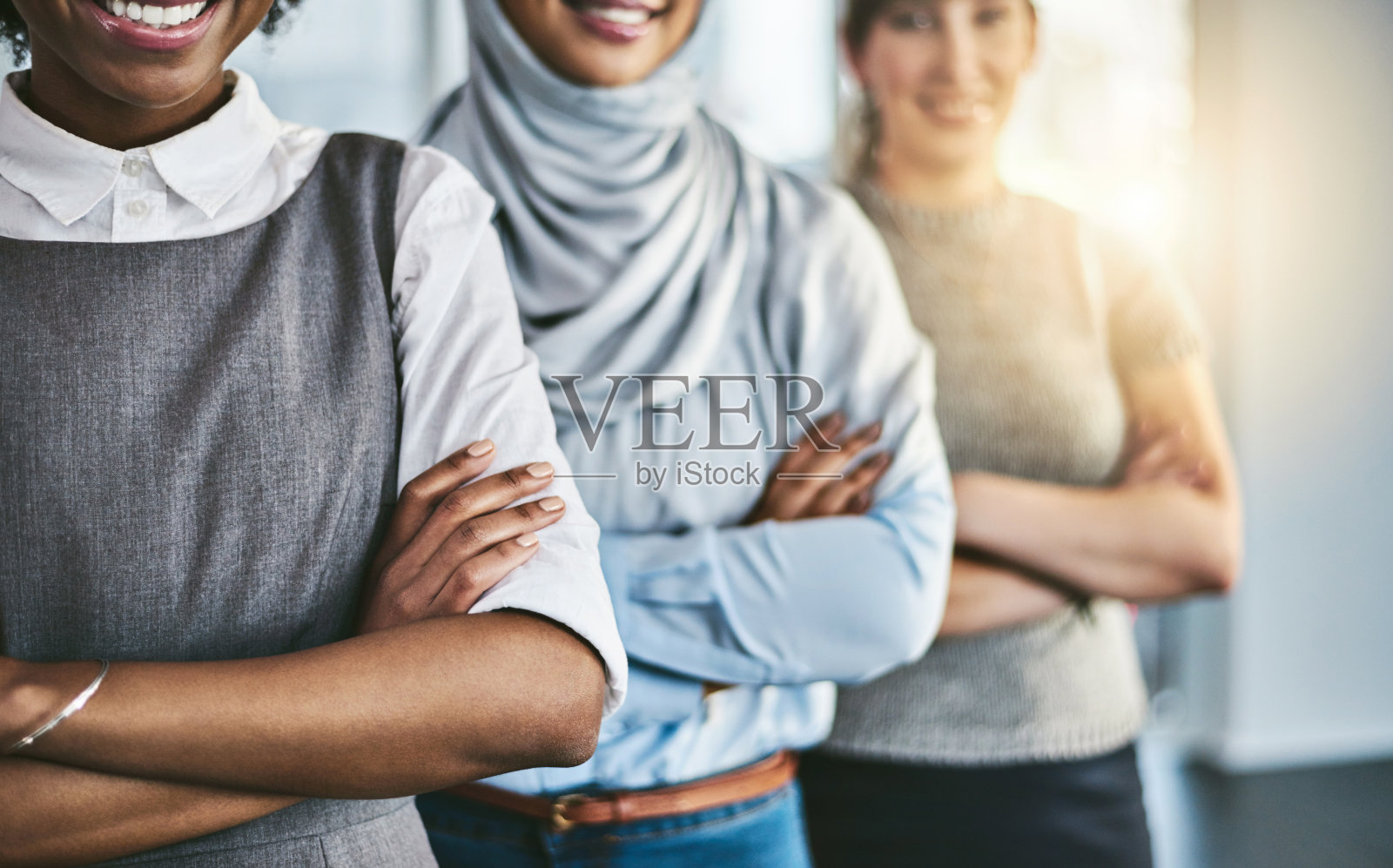 他们自信但也很严肃照片摄影图片