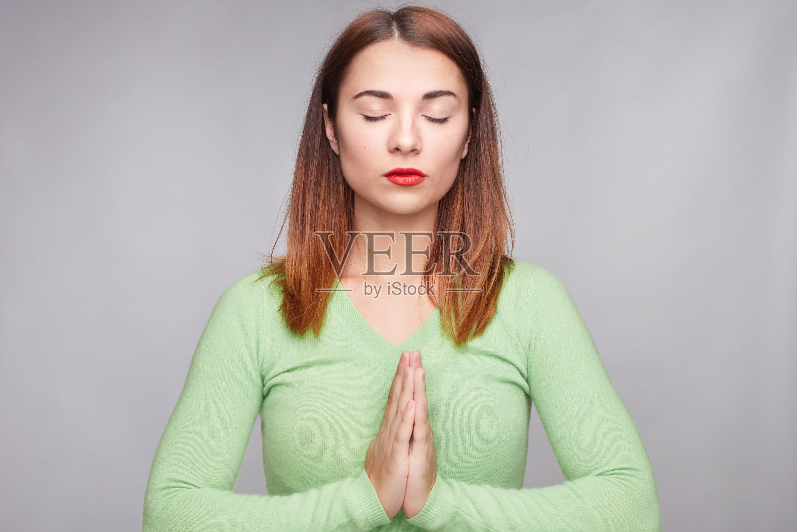 美丽的女士在演播室表达孤立的情感照片摄影图片