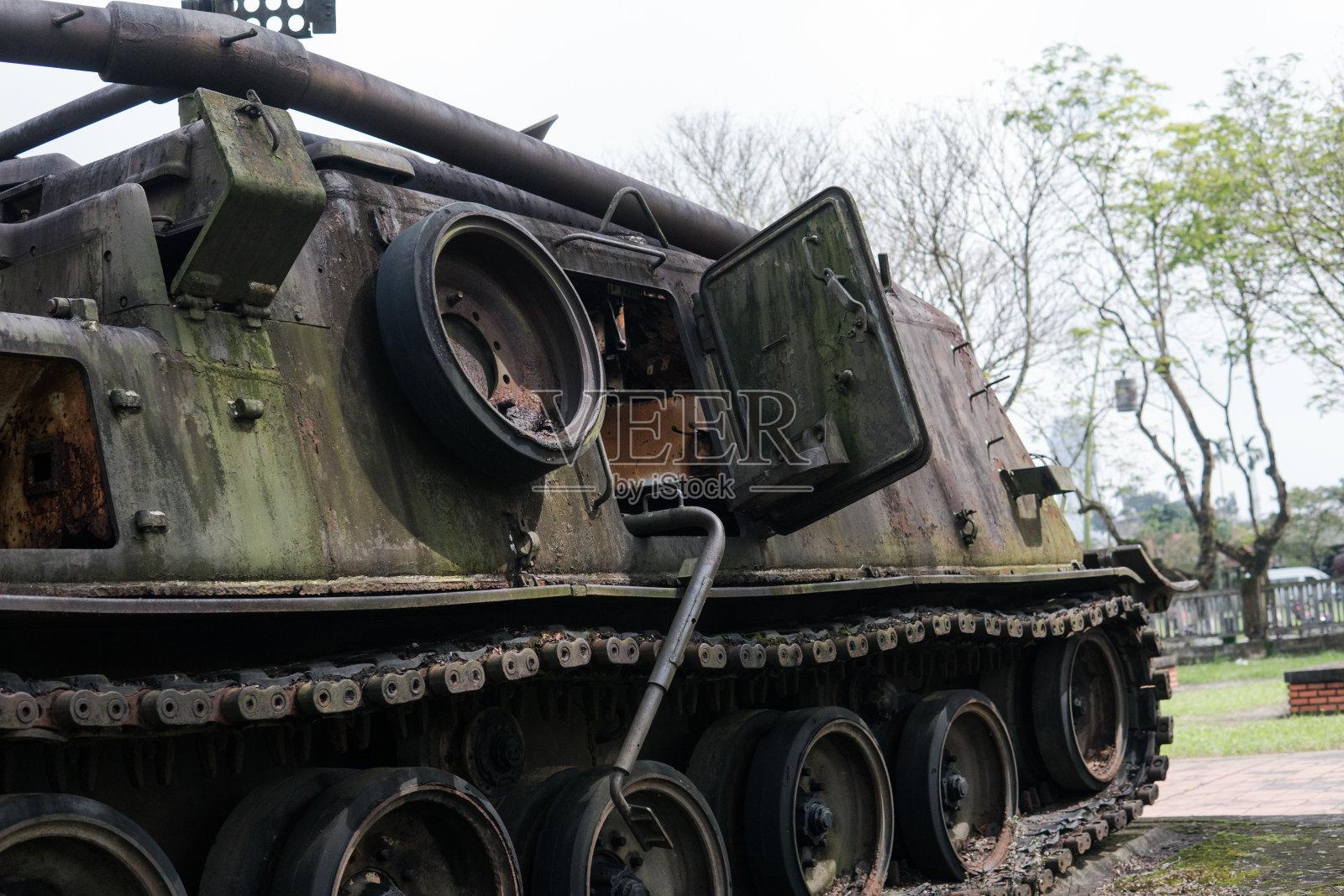 世界战争：俄罗斯与各国的对抗，战争中被摧毁的坦克照片摄影图片