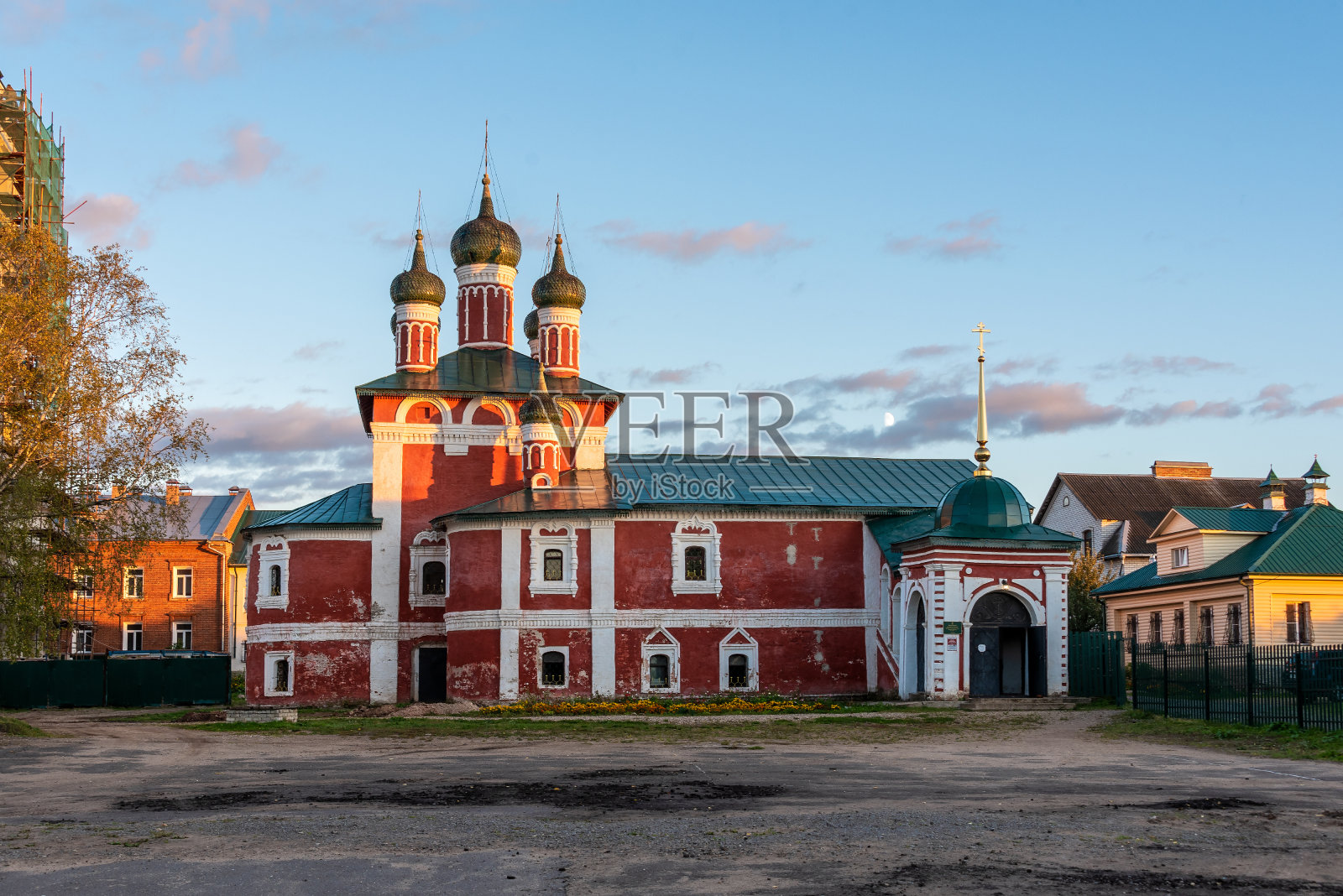 斯摩棱斯克神庙在俄罗斯古城市乌格利奇的圣母像照片摄影图片