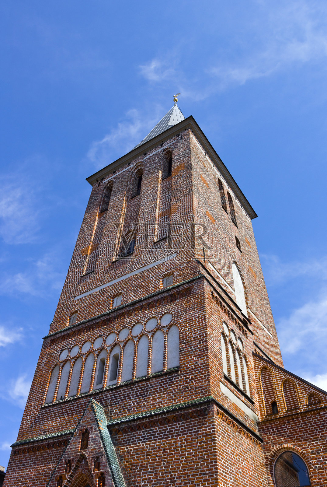 爱沙尼亚塔尔图哥特式路德教会圣约翰教堂的钟楼照片摄影图片