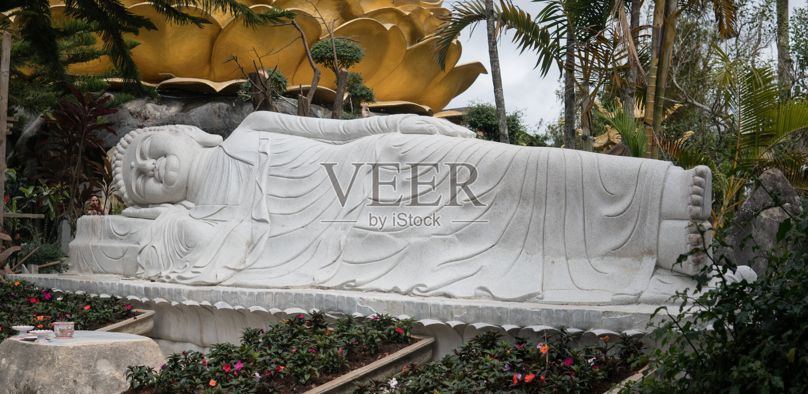 说谎的佛像雕塑照片摄影图片