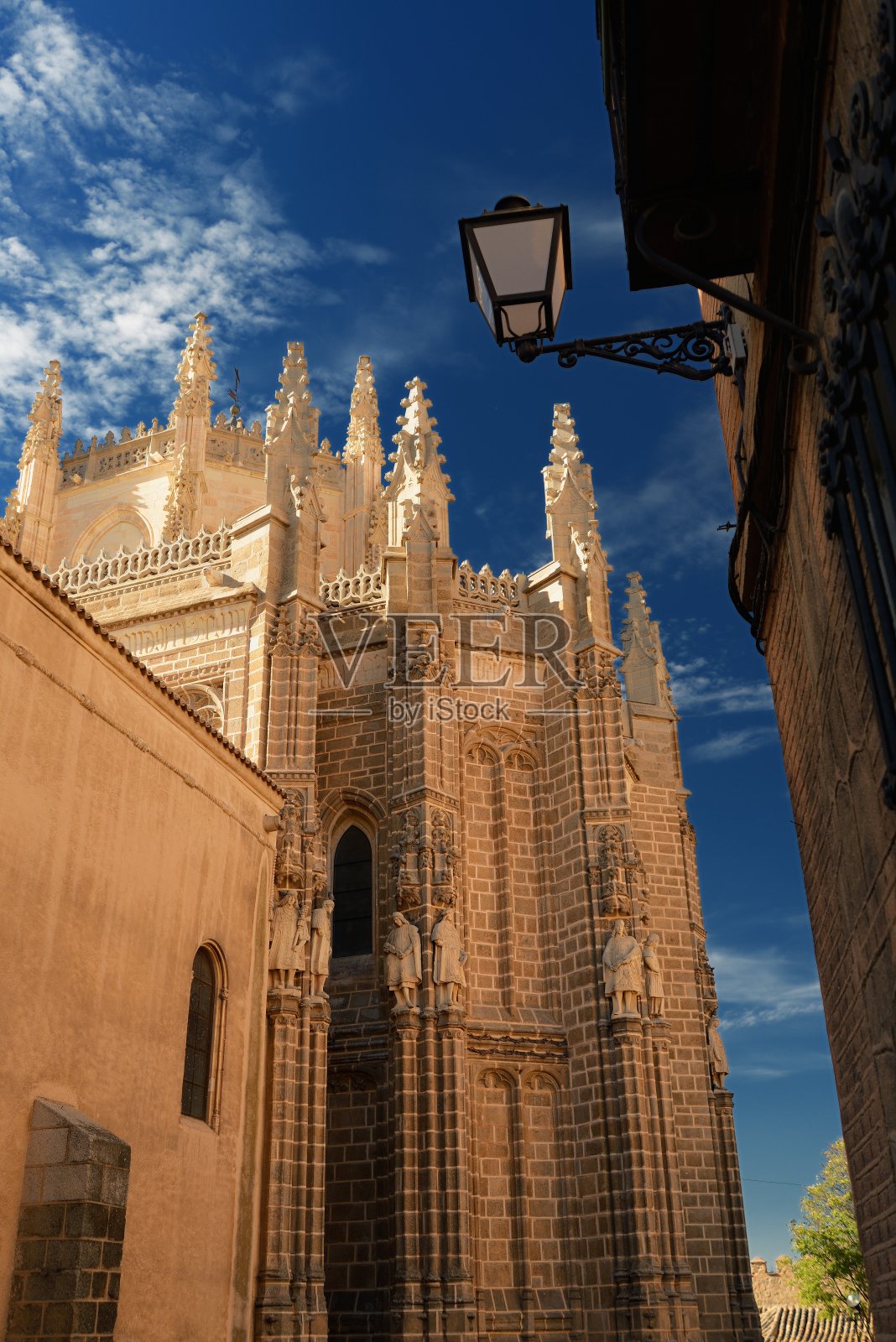 西班牙托莱多圣胡安雷耶斯修道院的细节照片摄影图片