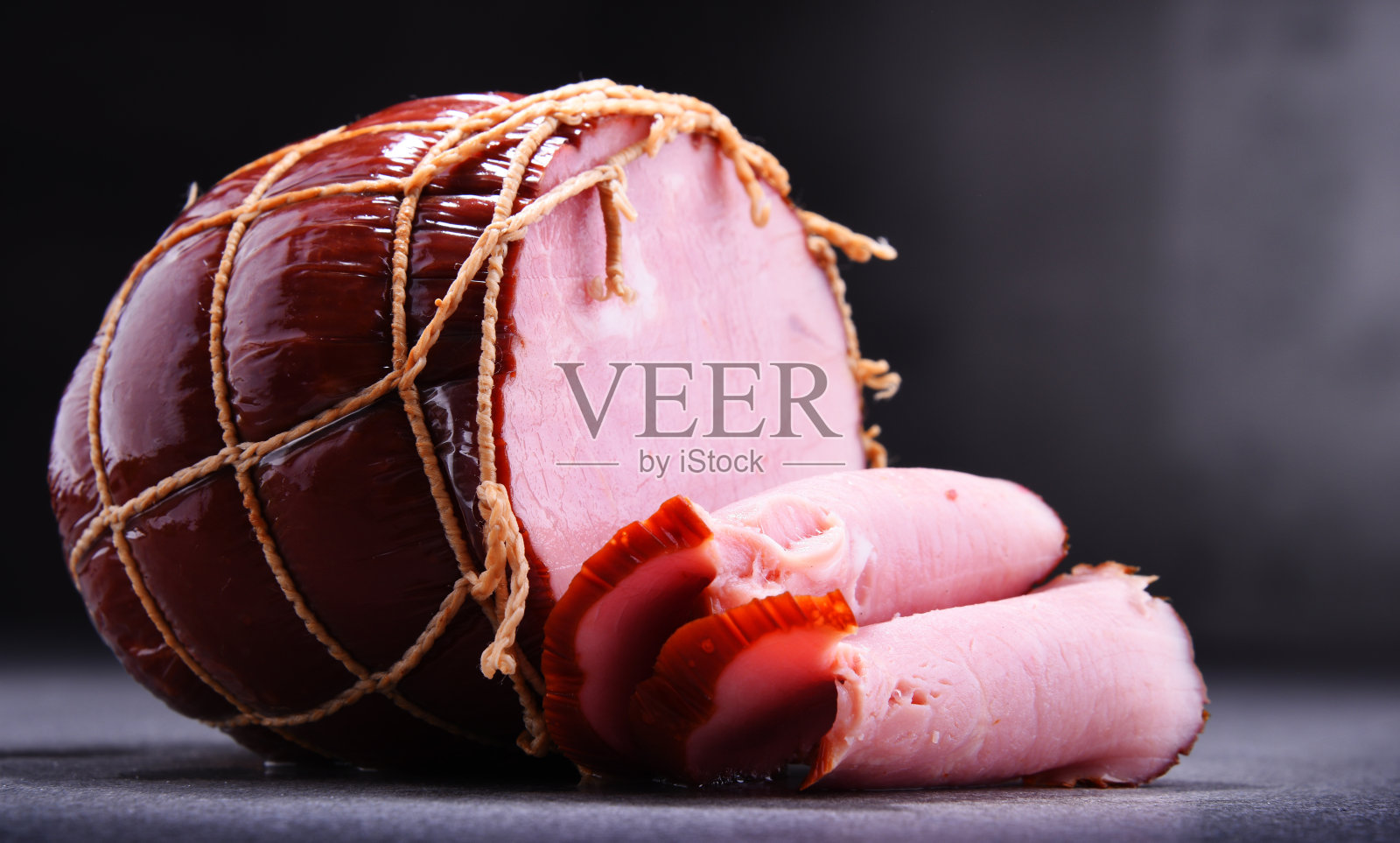 用火腿片做成的。肉品加工厂的产品照片摄影图片