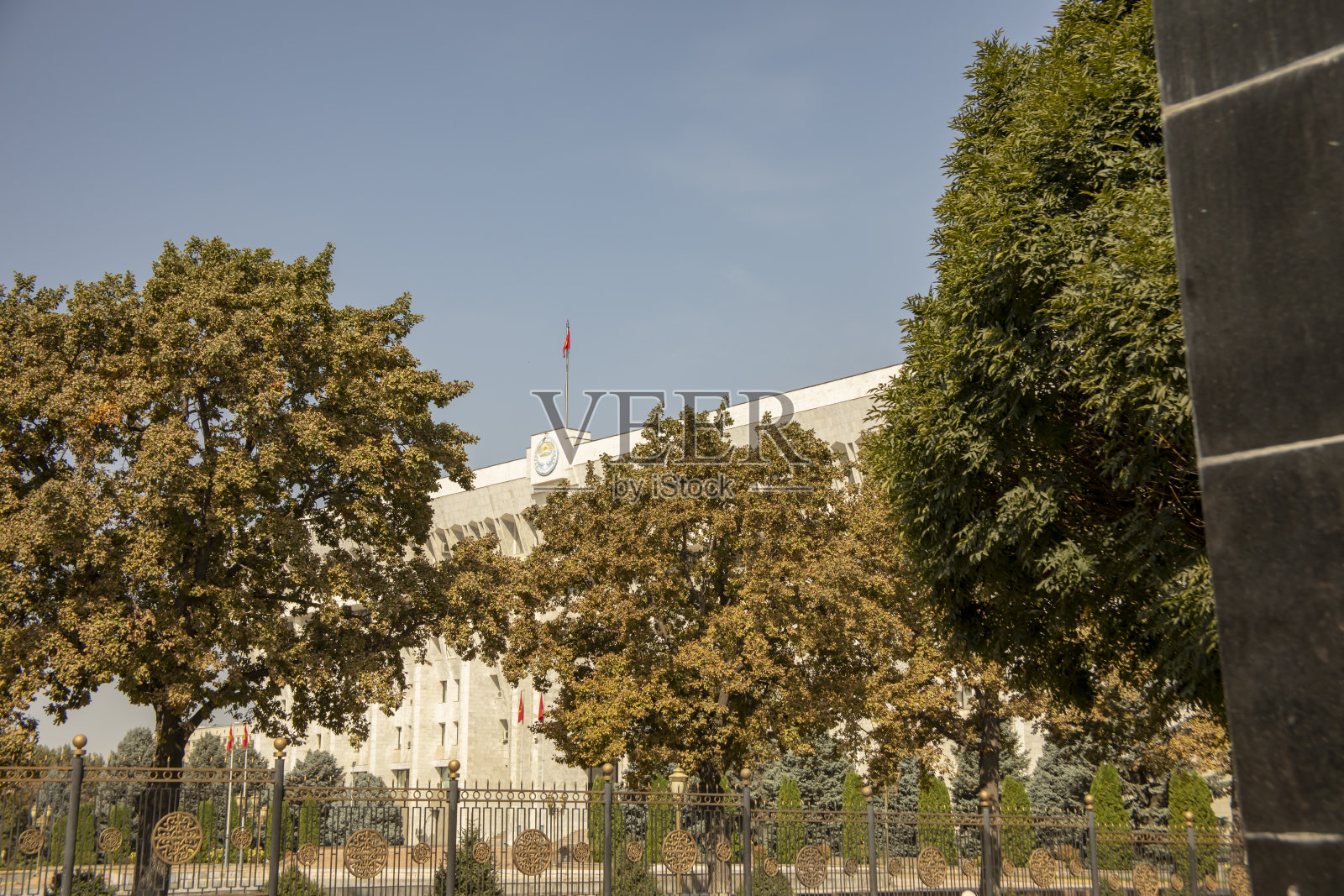 吉尔吉斯斯坦首都比什凯克的白宫照片摄影图片
