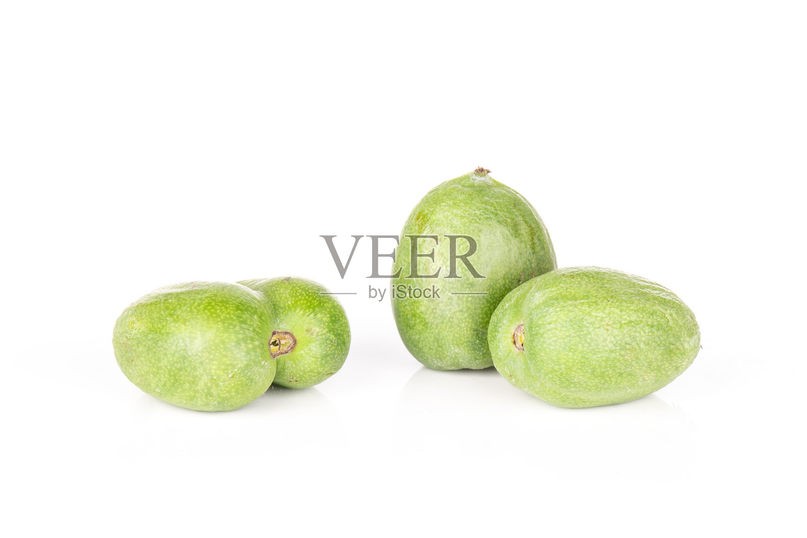 新鲜的绿色迷你幼猕猴桃孤立在白色照片摄影图片