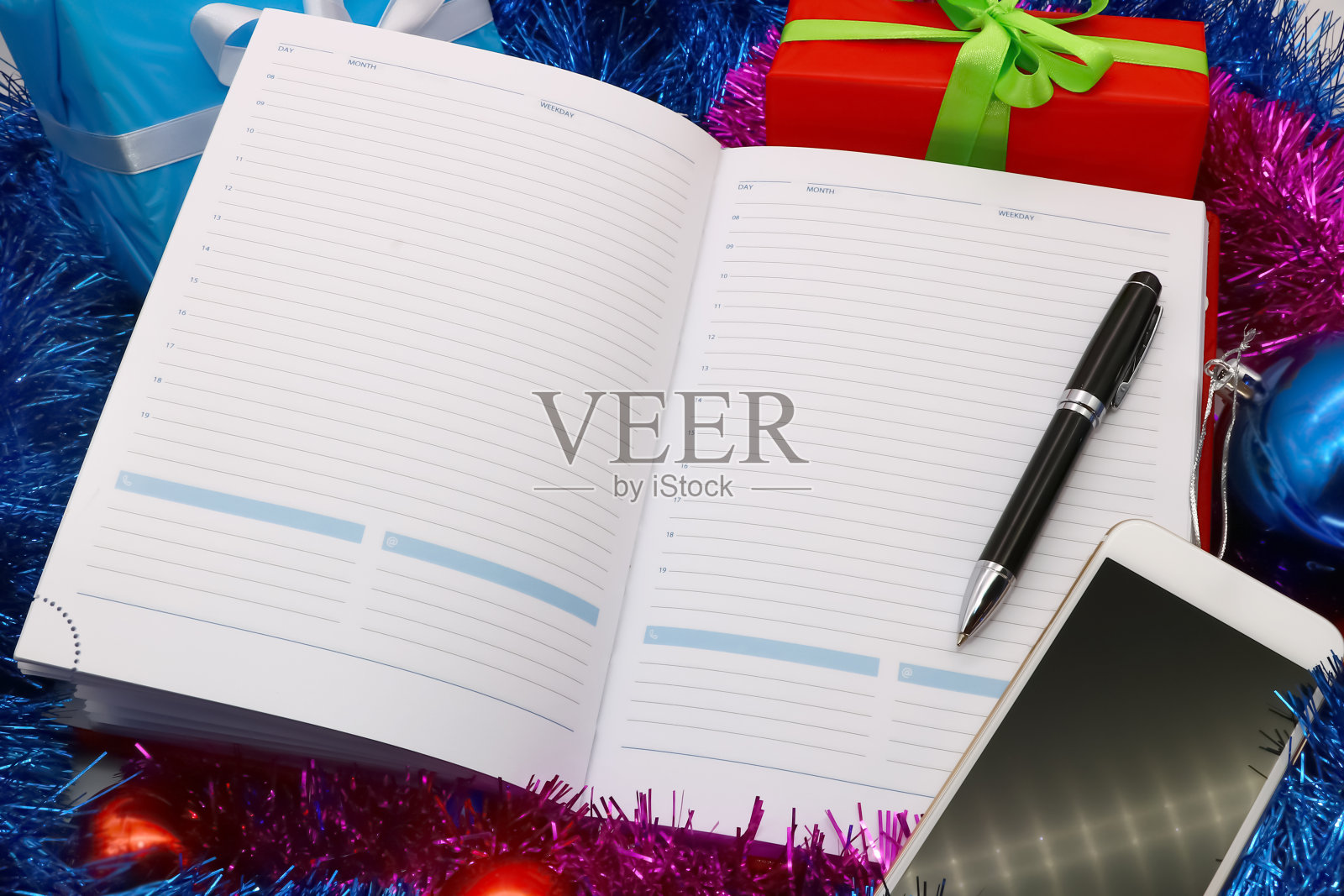 笔记本记录圣诞节和新年的事务，礼物，装饰品照片摄影图片