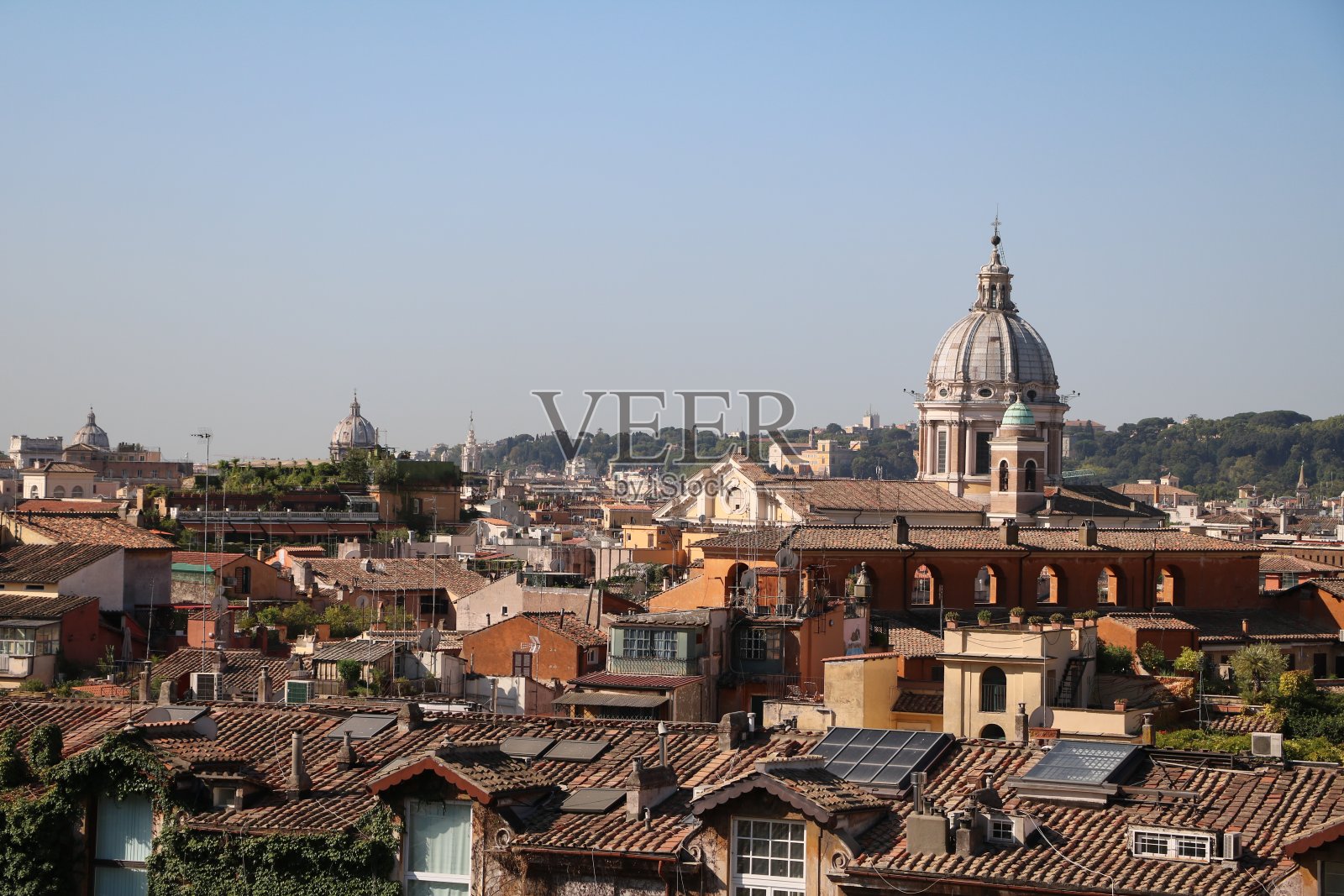 在意大利罗马的屋顶上照片摄影图片