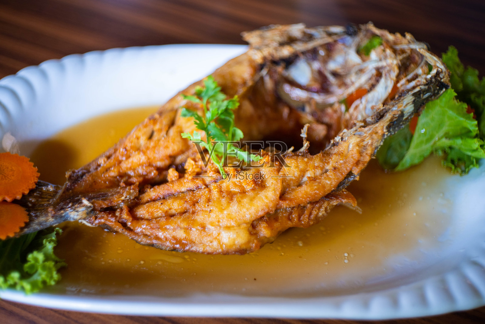 鱼露炸鱼照片摄影图片