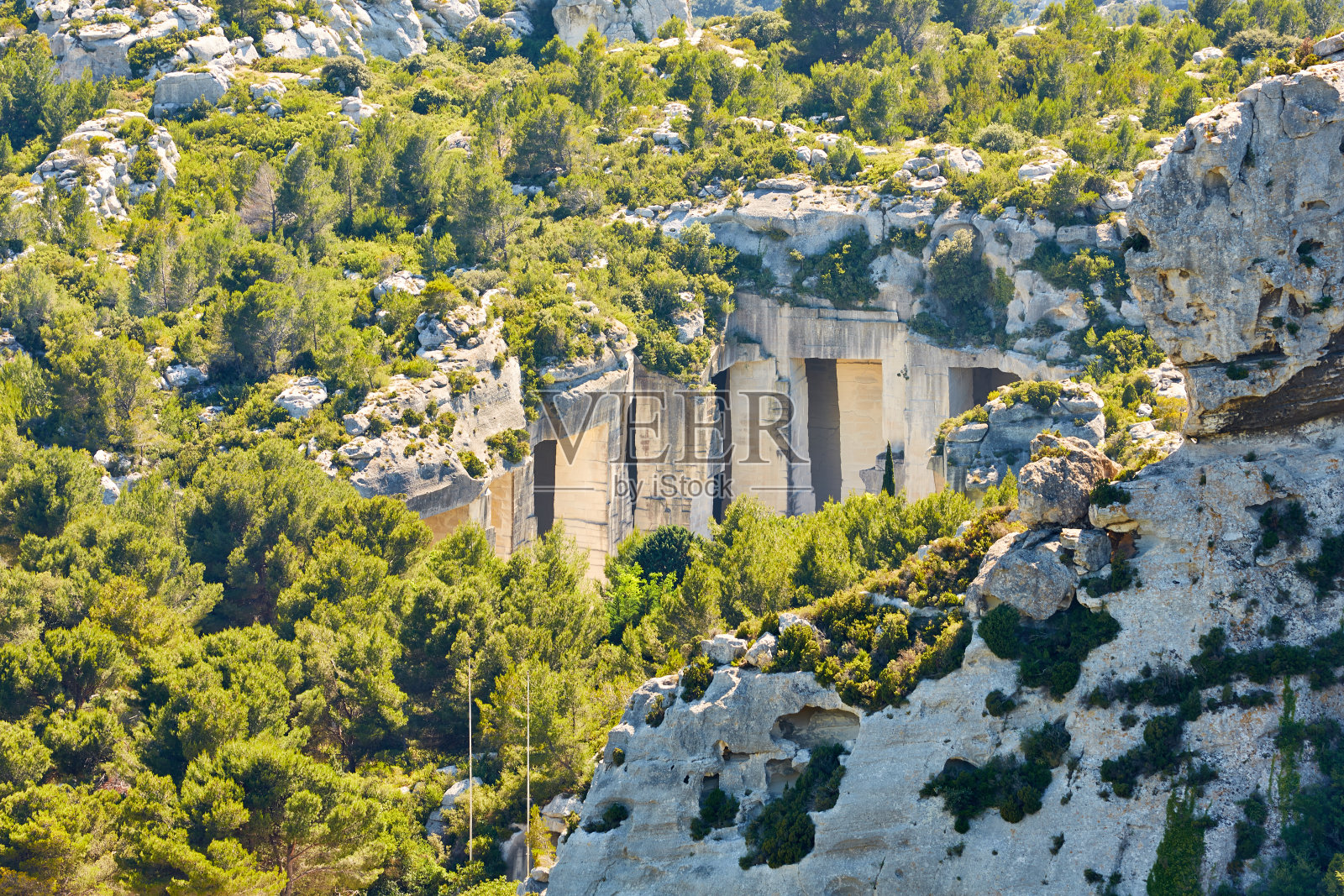 普罗旺斯村的Les Baux de Provence和Sarragan sto的观点照片摄影图片