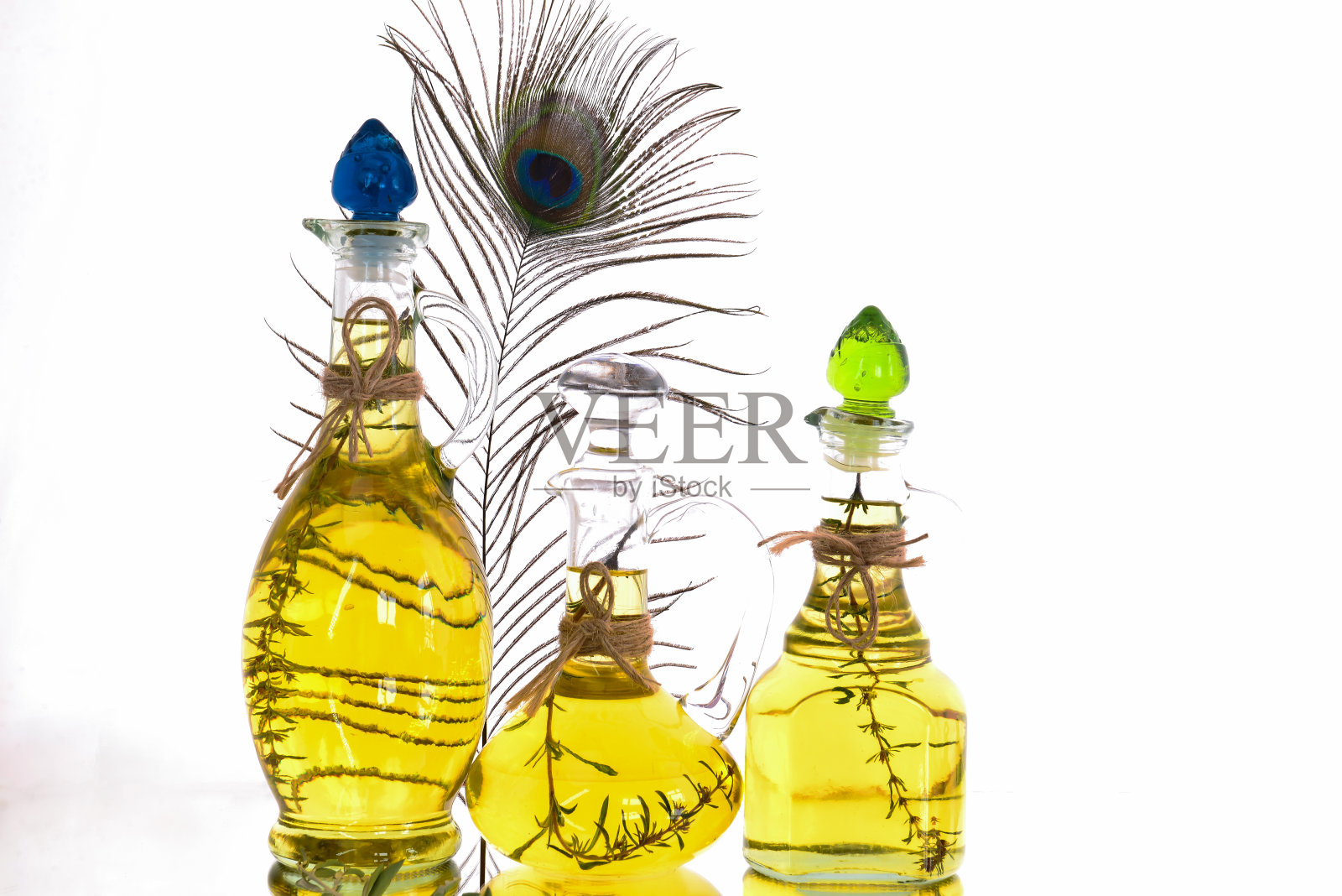 真正的橄榄油，牛至调味和可靠的产品照片摄影图片