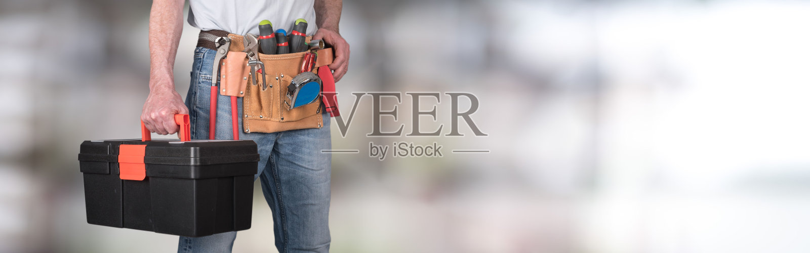 带工具带的建筑工人照片摄影图片