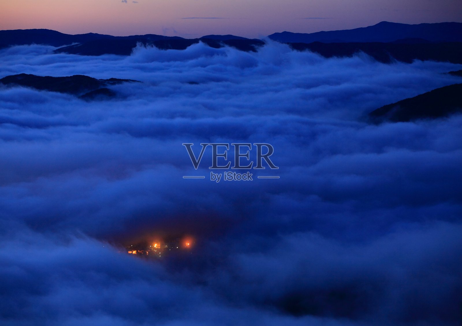 山脉和云海照片摄影图片