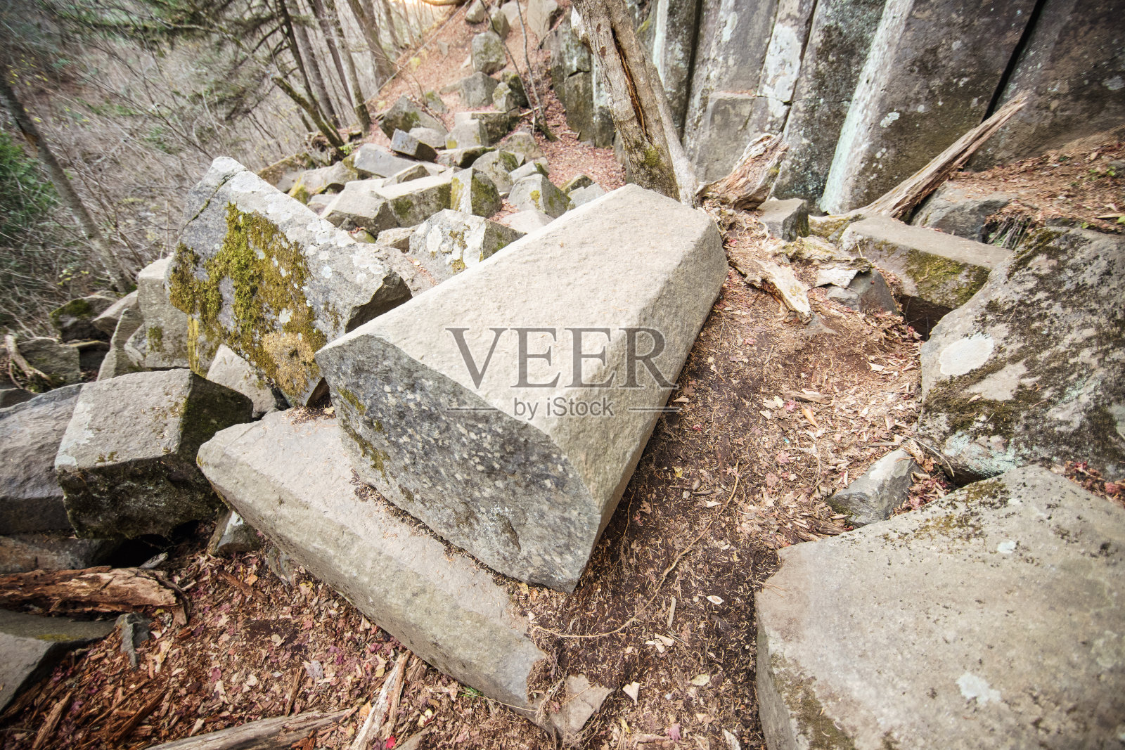 神奇的天然五角形石块。照片摄影图片