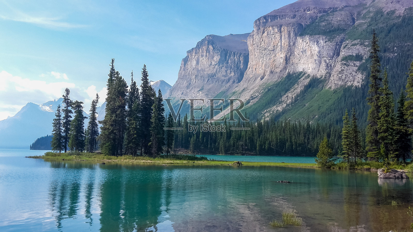 山上的美丽湖泊照片摄影图片