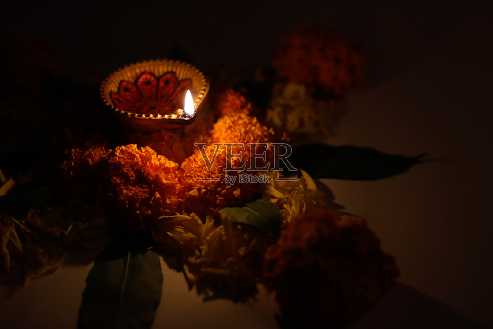 印度节日排灯节，排灯节灯和花兰戈里照片摄影图片