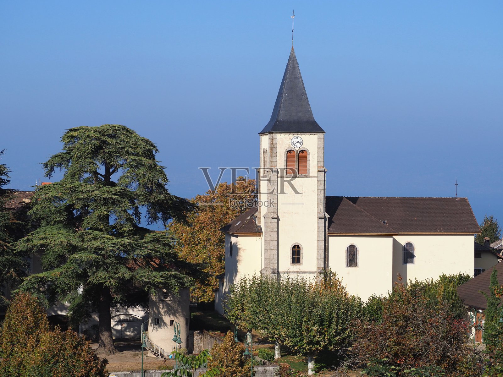 埃维昂附近的Neuvecelle教堂照片摄影图片