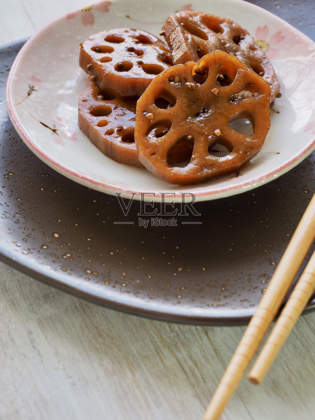 韩式食物煨酱油莲藕照片摄影图片