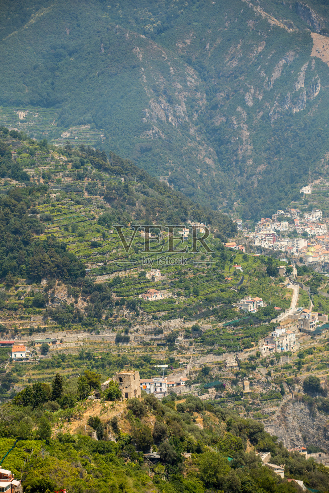 从意大利坎帕尼亚的拉韦洛俯瞰萨莱诺湾照片摄影图片