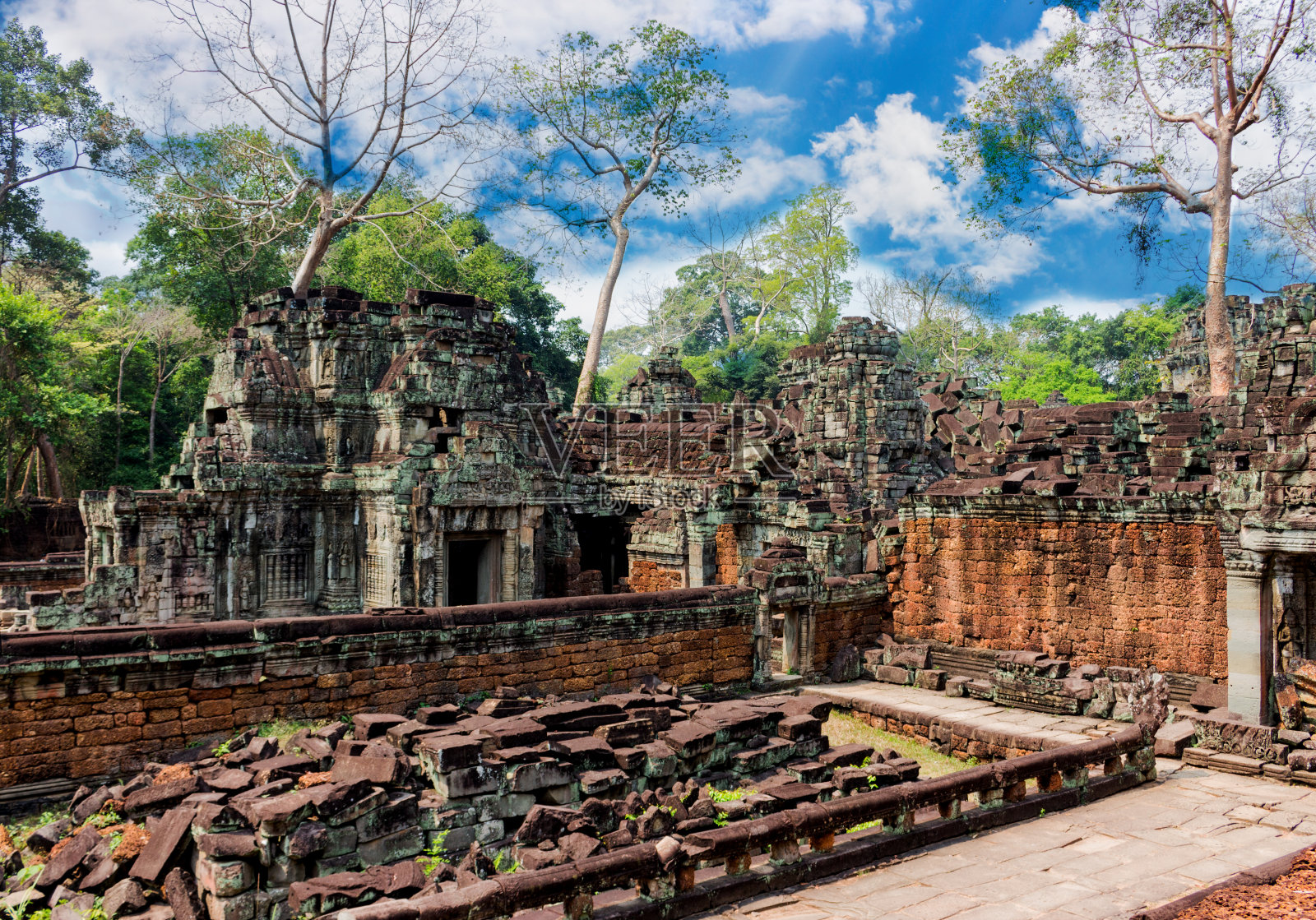 一座废弃寺庙的废墟照片摄影图片