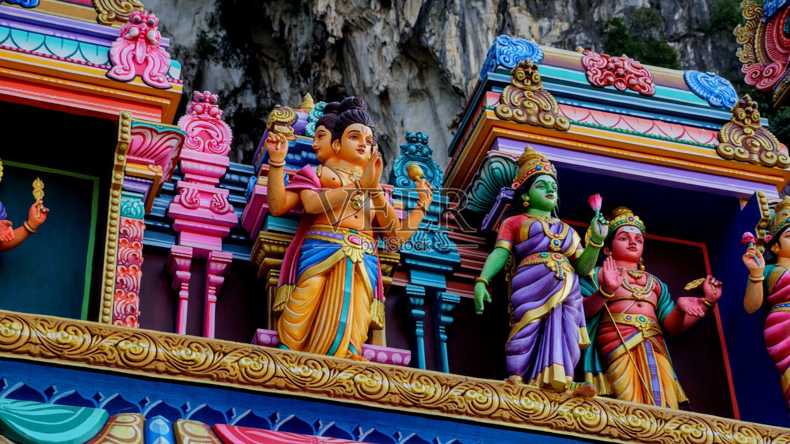 马来西亚Batu Caves的彩色印度教寺庙照片摄影图片