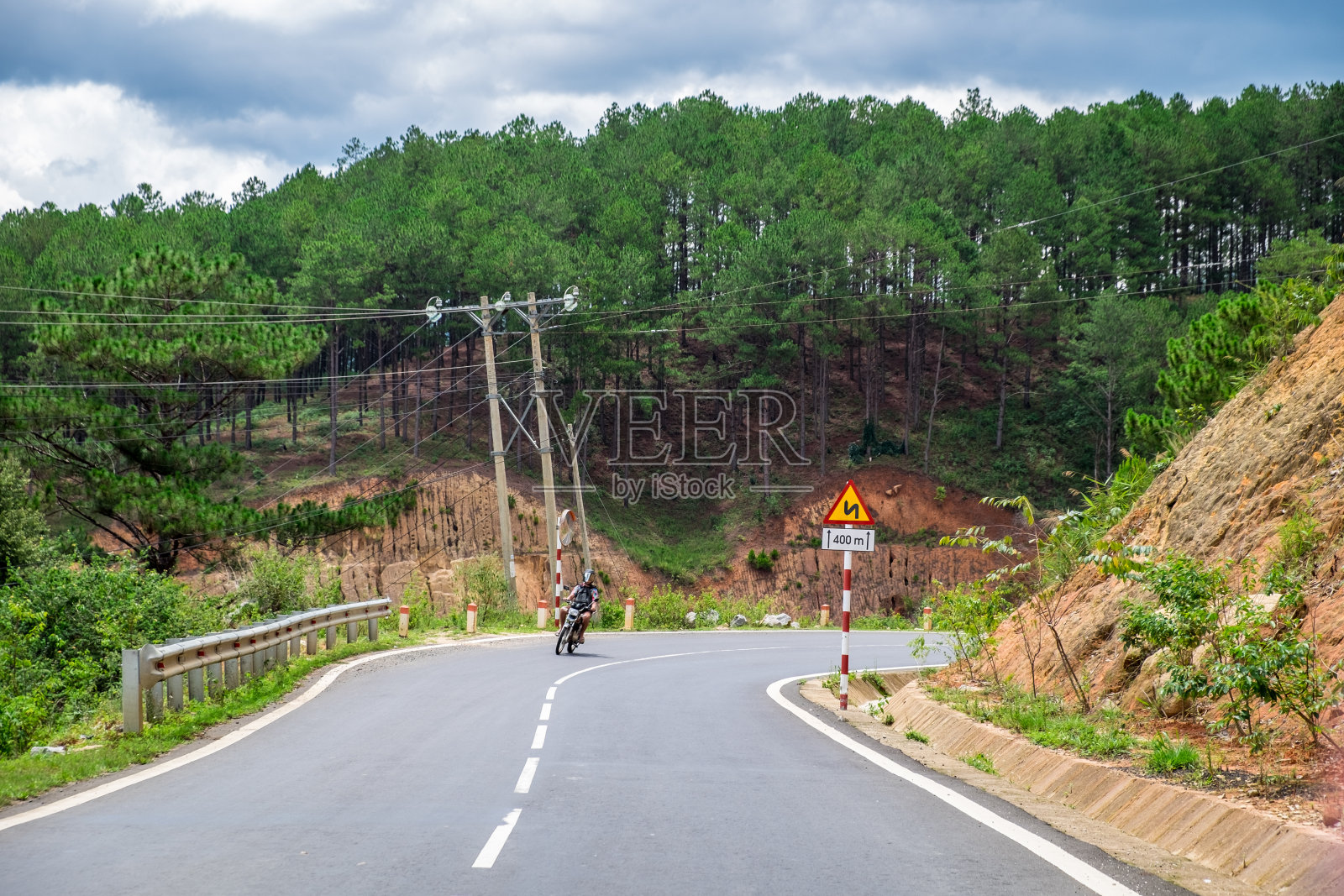 越南达拉特美丽的街道景观。大叻是越南最好的旅游城市之一，也是越南最大的蔬菜和花卉种植区之一照片摄影图片