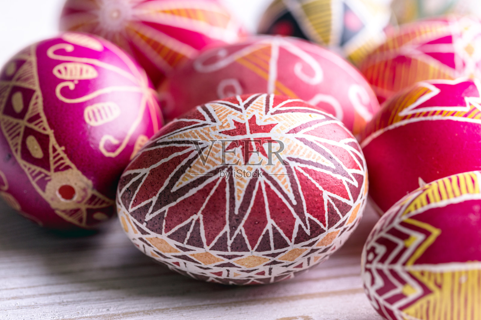 漂亮的复活节彩蛋皮桑卡手工制作-乌克兰传统“n照片摄影图片
