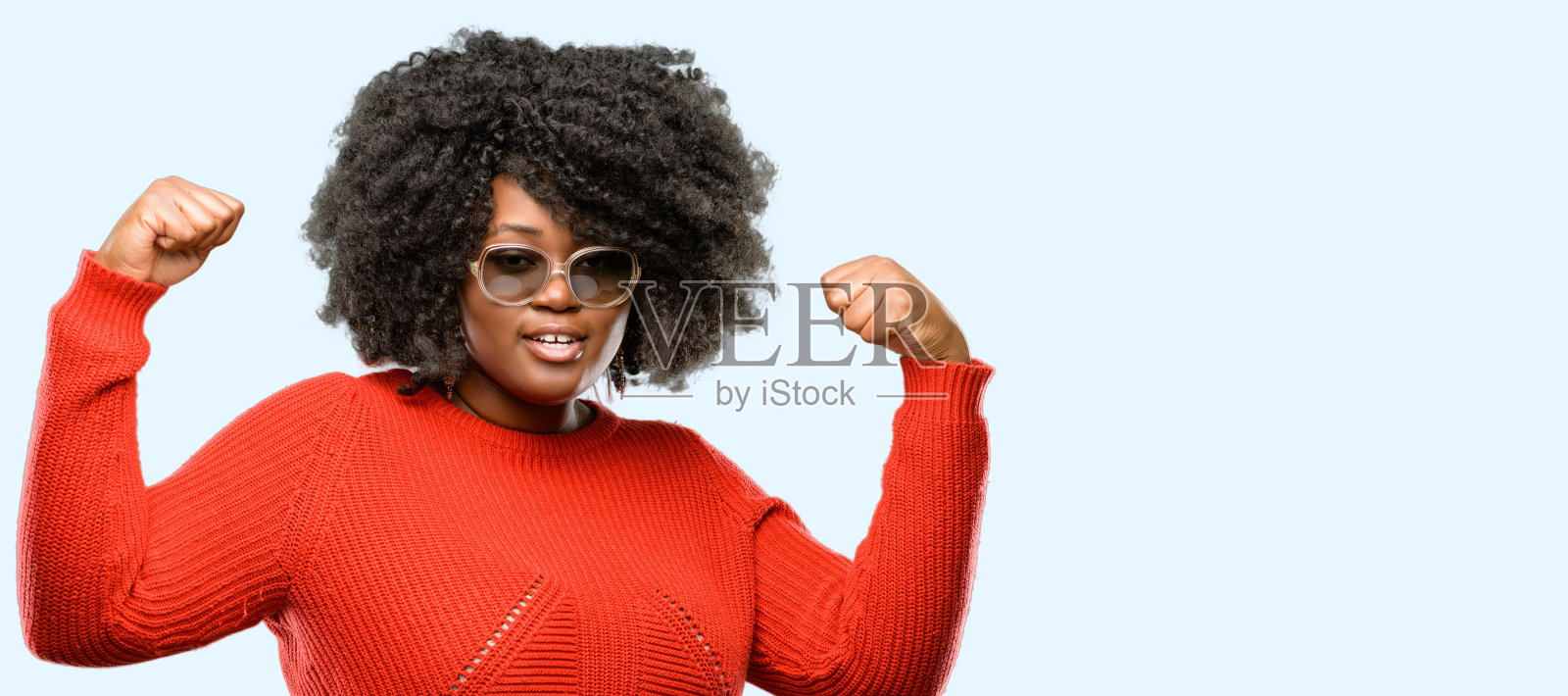 快乐和兴奋庆祝胜利，表达巨大的成功，力量，能量和积极的情绪。庆祝新工作快乐照片摄影图片