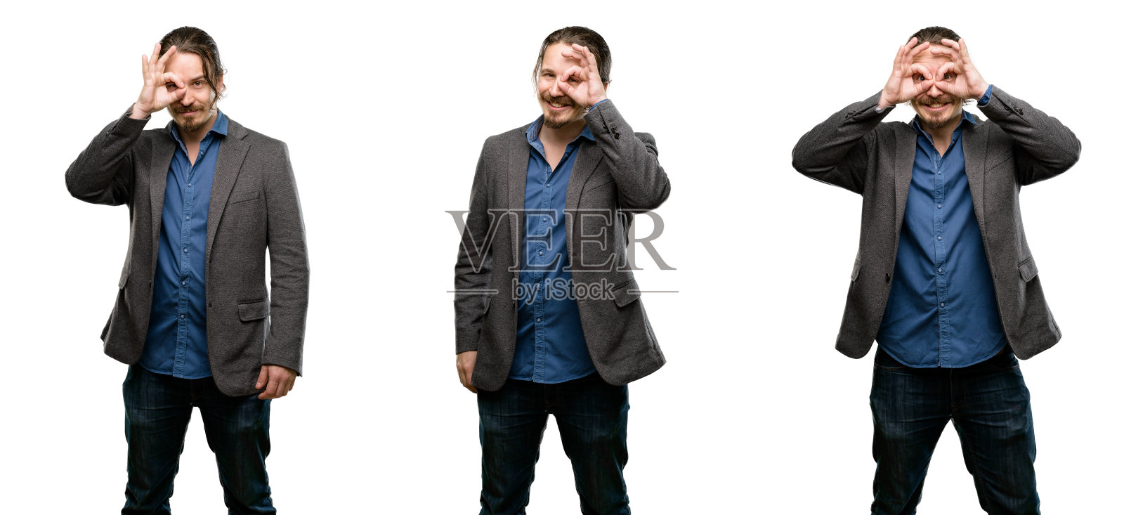 英俊的年轻人看着镜头透过她的手指在ok手势。模仿双筒望远镜，美丽的眼睛和微笑照片摄影图片