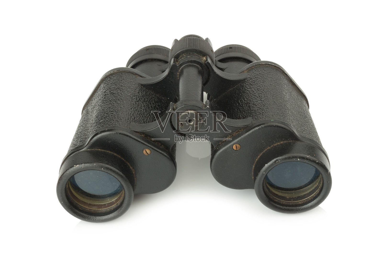 双筒望远镜。脏了。在白色背景上隔离照片摄影图片