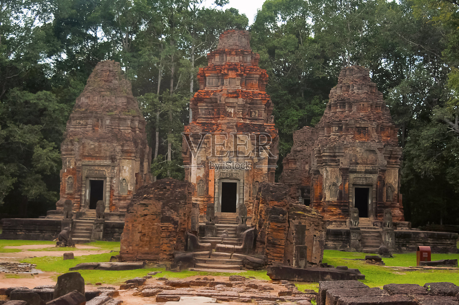三座塔，Prasat Preah Ko, The Sacred Ox, Roluos，柬埔寨。大约9世纪晚期。致力于湿婆照片摄影图片
