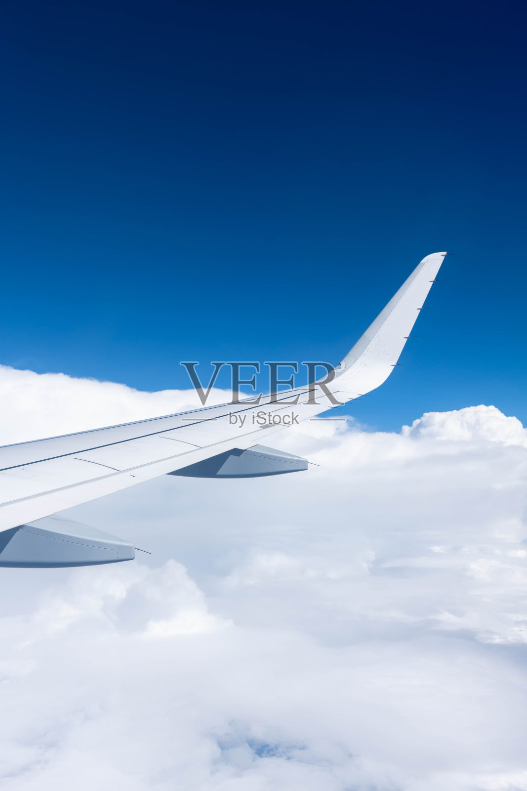 从飞机窗户往外看照片摄影图片