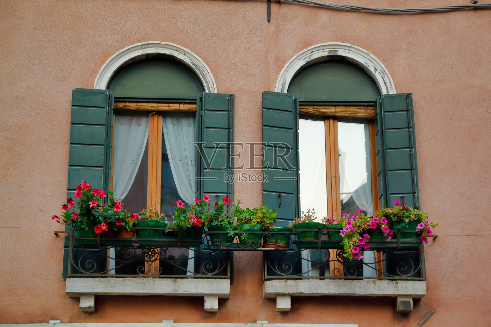 意大利威尼斯老城的房子窗户照片摄影图片