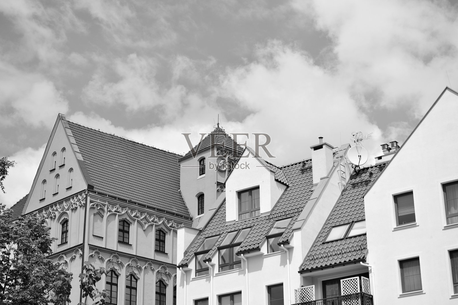 现代公寓楼的立面。黑色和白色。照片摄影图片