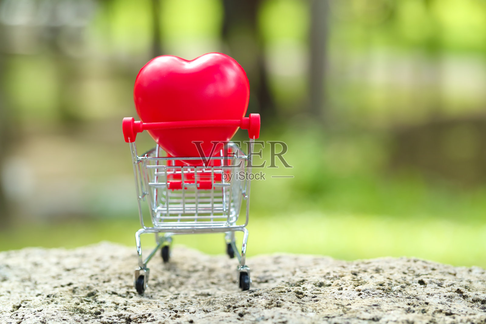购物车有心，购物用的想法作为商业背景照片摄影图片