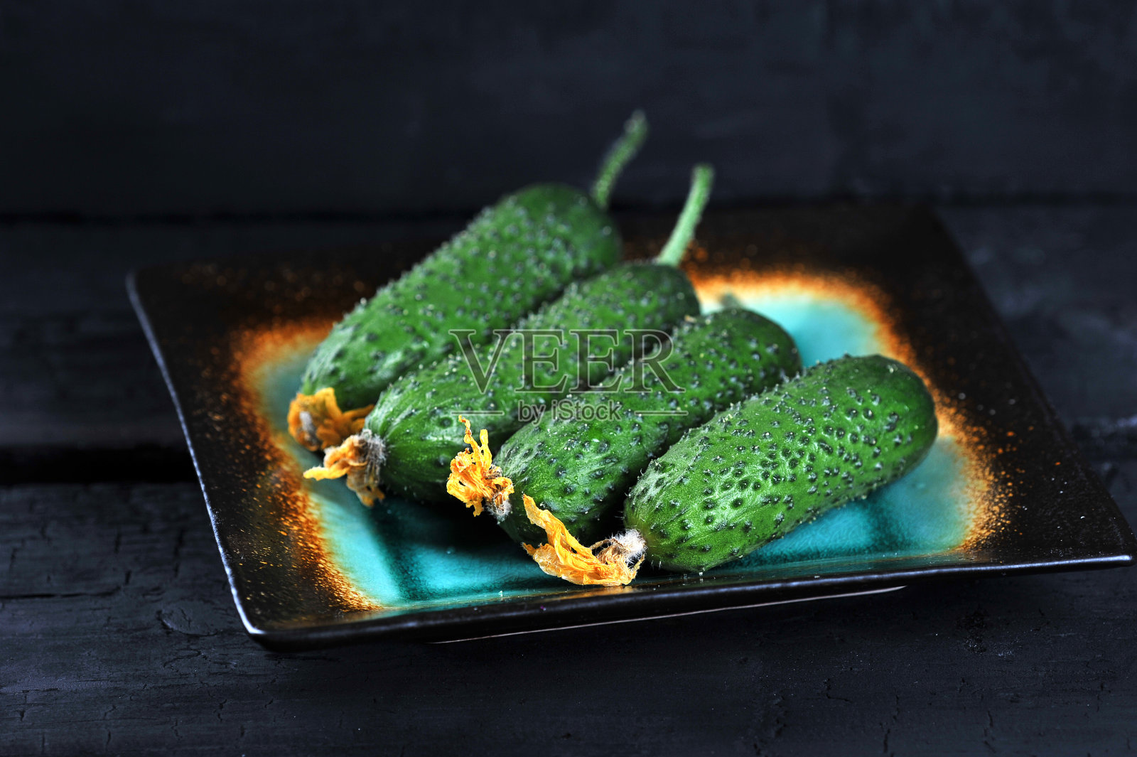 带子房的新鲜绿黄瓜照片摄影图片